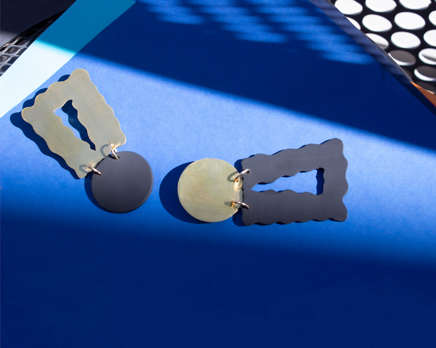 Brass Color Wave I- Black